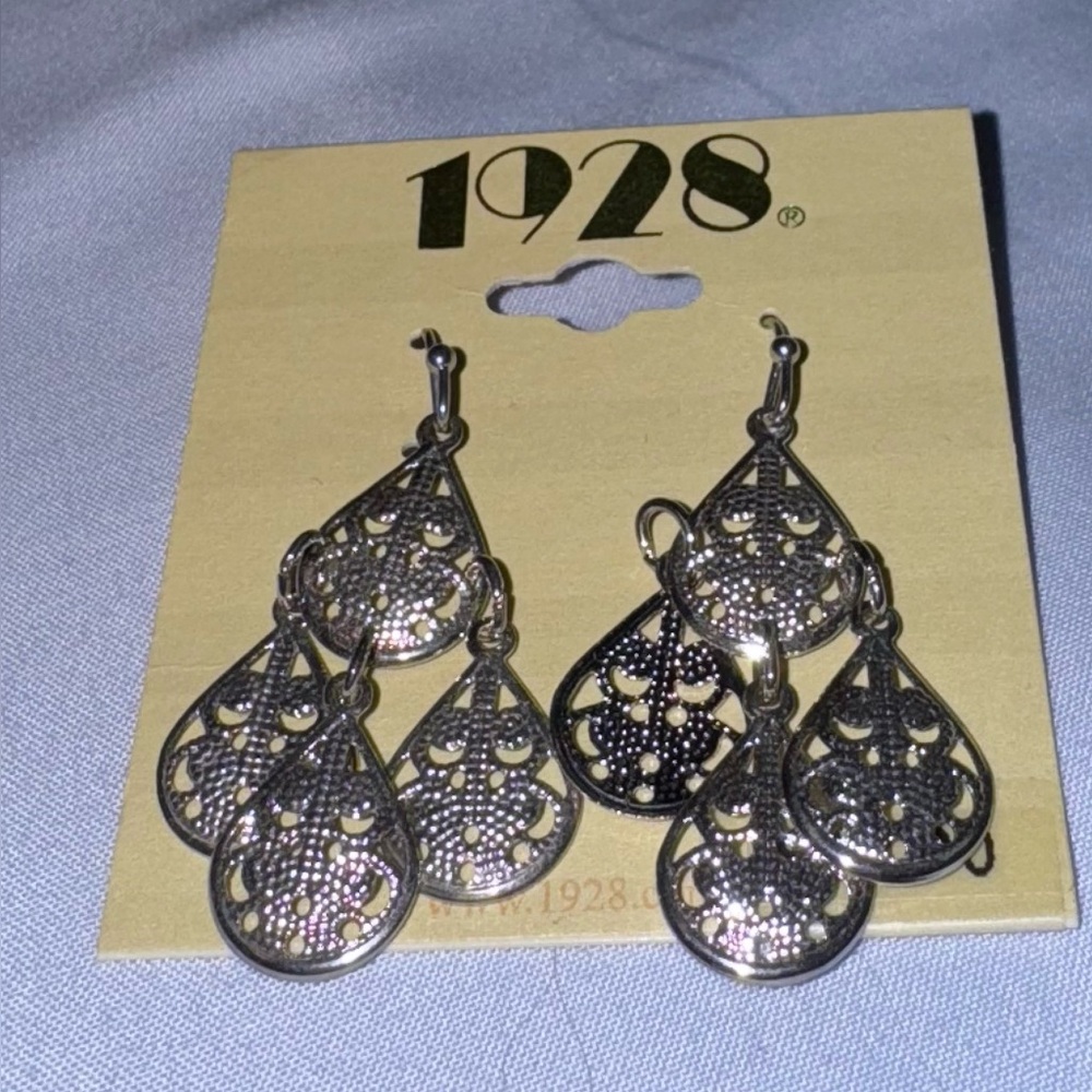 1928 Intricate Silver Teardrop Earrings